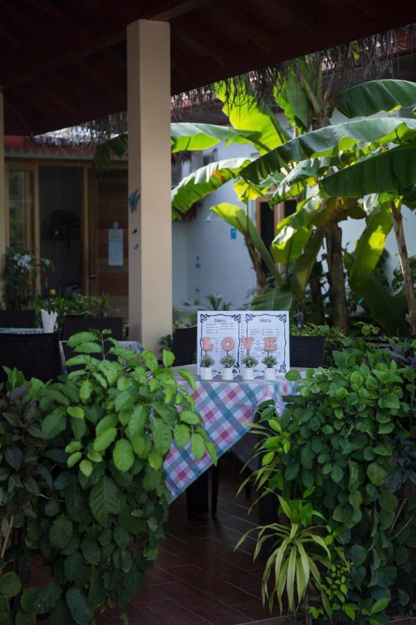 Silk Retreats Thulusdhoo Guest House Екстер'єр фото